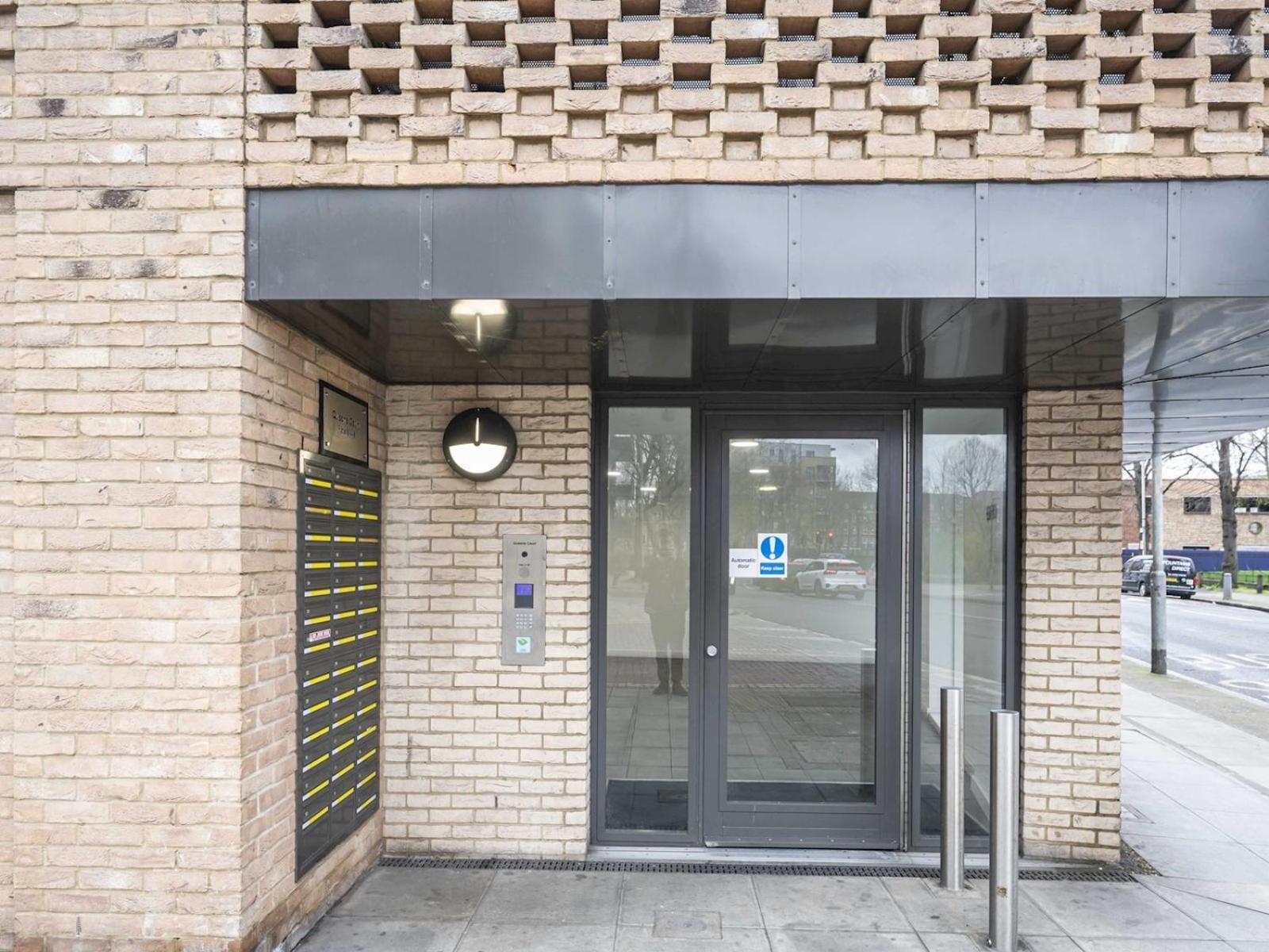 Near Tower Bridge And Tube Pass The Keys Appartement Londres